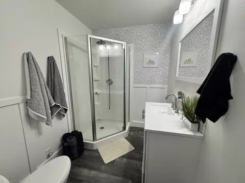 Bath - 213 E 11th St, Metropolis, IL 62960 photo 2 of 2
