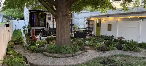 Exterior - 213 E 11th St, Metropolis, IL 62960 photo 1 of 2