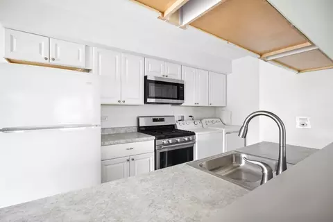 Kitchen - 1590 Cornell Cir #1, Hoffman Estates, IL 60169 photo 1 of 2