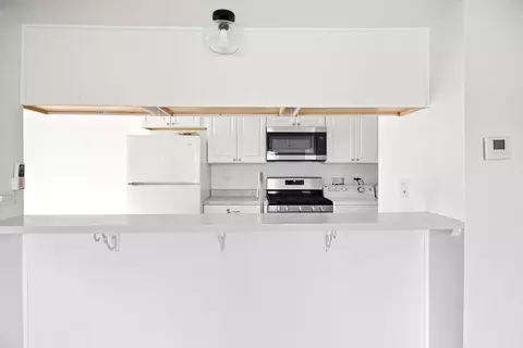 Kitchen - 1590 Cornell Cir #1, Hoffman Estates, IL 60169 photo 2 of 2