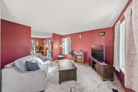 Living - 3607 Hoffman St, Plano, IL 60545 photo 4 of 4