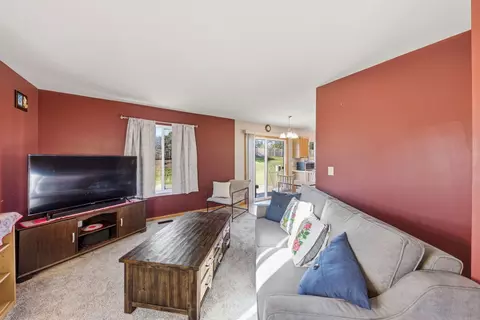 Living - 3607 Hoffman St, Plano, IL 60545 photo 3 of 4