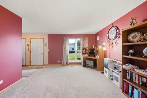Living - 3607 Hoffman St, Plano, IL 60545 photo 2 of 4