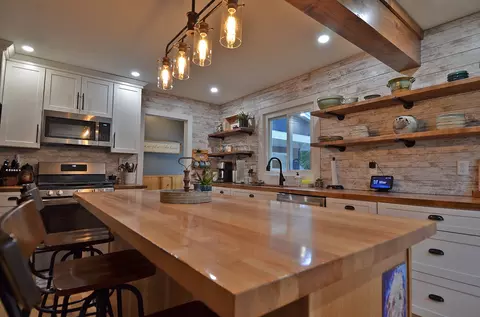 Kitchen - 2469 Circle Dr, Ottawa, IL 61350 photo 1 of 10