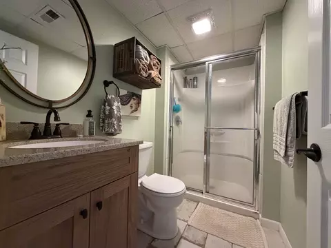 Bath - 2469 Circle Dr, Ottawa, IL 61350 photo 2 of 2