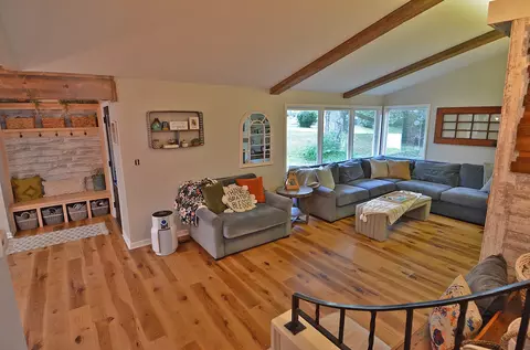Living - 2469 Circle Dr, Ottawa, IL 61350 photo 3 of 4