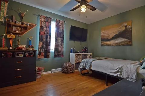 Bedroom - 2469 Circle Dr, Ottawa, IL 61350 photo 1 of 2