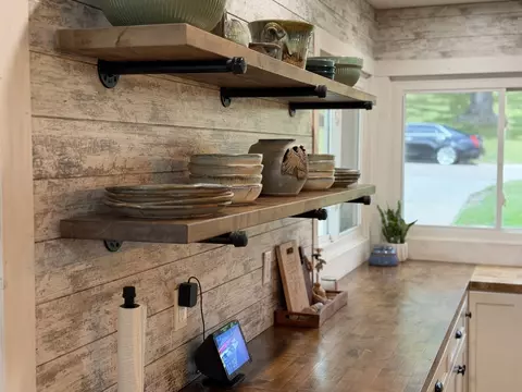 Kitchen - 2469 Circle Dr, Ottawa, IL 61350 photo 7 of 10