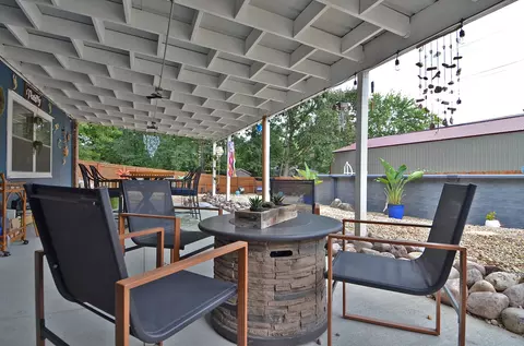 Exterior - 2469 Circle Dr, Ottawa, IL 61350 photo 7 of 8