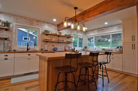 Kitchen - 2469 Circle Dr, Ottawa, IL 61350 photo 3 of 10
