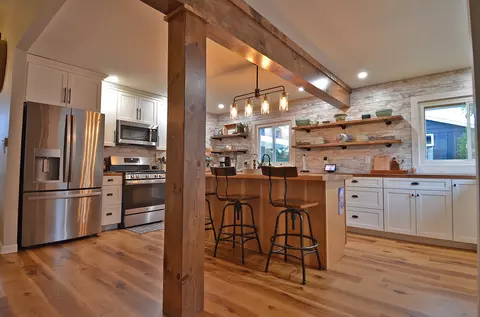 Kitchen - 2469 Circle Dr, Ottawa, IL 61350 photo 4 of 10