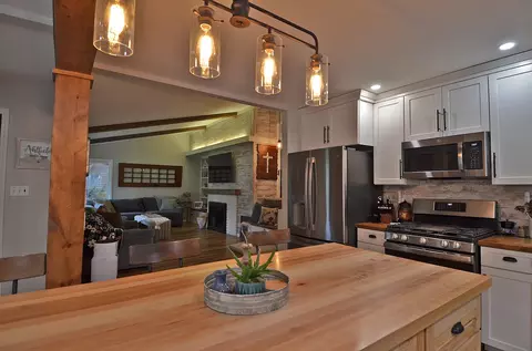 Kitchen - 2469 Circle Dr, Ottawa, IL 61350 photo 10 of 10