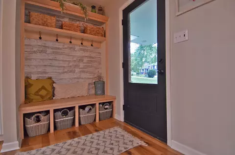 Entry Way - 2469 Circle Dr, Ottawa, IL 61350 photo 1 of 3
