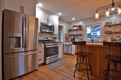 Kitchen - 2469 Circle Dr, Ottawa, IL 61350 photo 8 of 10