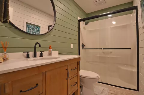 Bath - 2469 Circle Dr, Ottawa, IL 61350 photo 1 of 2