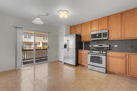 Kitchen - 792 River Mill Pkwy, Wheeling, IL 60090 photo 1 of 2