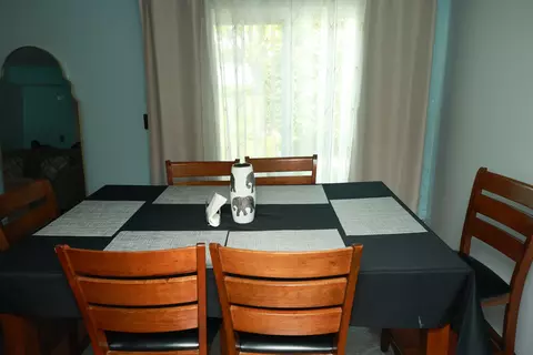 Dining - 1000 Sandpiper Ct, Bartlett, IL 60103 photo 4 of 4