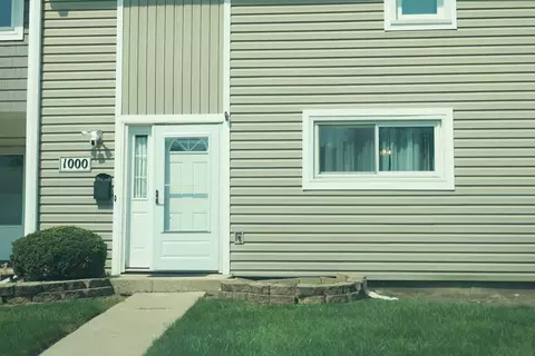 Exterior - 1000 Sandpiper Ct, Bartlett, IL 60103 photo 2 of 3