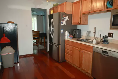 Kitchen - 1000 Sandpiper Ct, Bartlett, IL 60103 photo 1 of 3