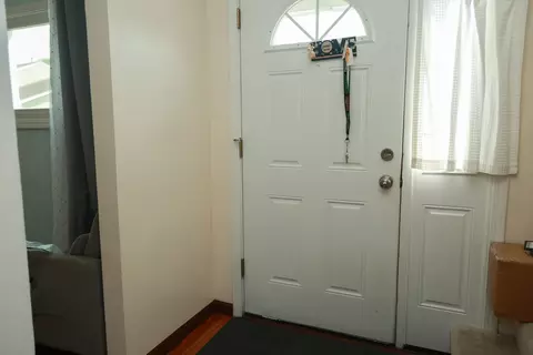 Entry Way - 1000 Sandpiper Ct, Bartlett, IL 60103 photo 2 of 5