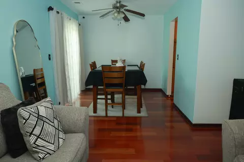 Dining - 1000 Sandpiper Ct, Bartlett, IL 60103 photo 2 of 4