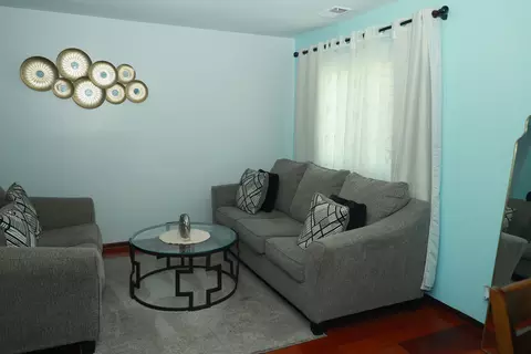 Living - 1000 Sandpiper Ct, Bartlett, IL 60103 photo 2 of 4