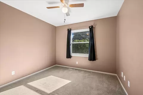 Bedroom - 304 S Cross Trl, Mchenry, IL 60050 photo 4 of 6