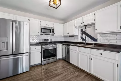 Kitchen - 304 S Cross Trl, Mchenry, IL 60050 photo 1 of 2