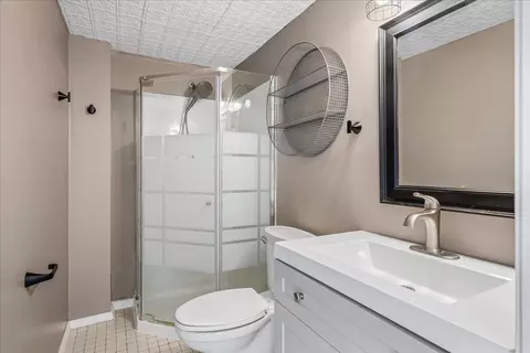 Bath - 304 S Cross Trl, Mchenry, IL 60050 photo 1 of 2
