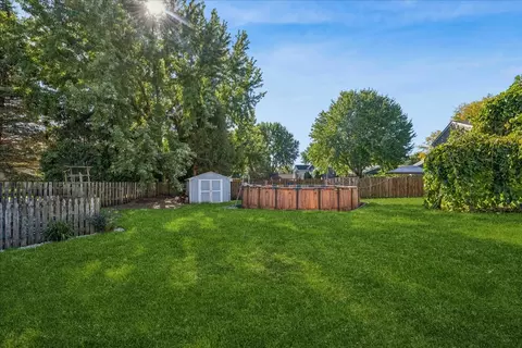 Exterior - 304 S Cross Trl, Mchenry, IL 60050 photo 3 of 5