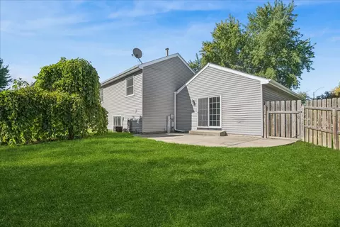 Exterior - 304 S Cross Trl, Mchenry, IL 60050 photo 2 of 5