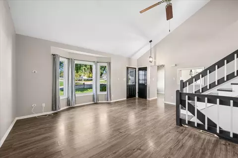 Living - 304 S Cross Trl, Mchenry, IL 60050 photo 4 of 5