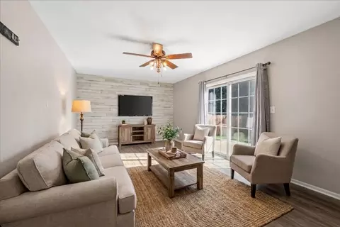 Other - 304 S Cross Trl, Mchenry, IL 60050 photo 3 of 7