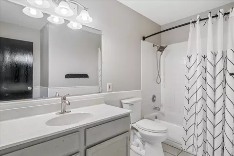 Bath - 304 S Cross Trl, Mchenry, IL 60050 photo 2 of 2