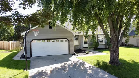 Exterior - 304 S Cross Trl, Mchenry, IL 60050 photo 5 of 5
