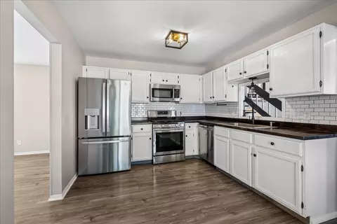 Kitchen - 304 S Cross Trl, Mchenry, IL 60050 photo 2 of 2