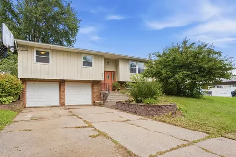 8910 33rd St, Rock Island, IL 61201