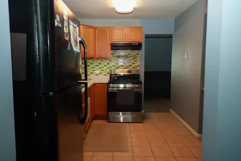 Kitchen - 1132 Sandpiper Ct, Bartlett, IL 60103 photo 1 of 5