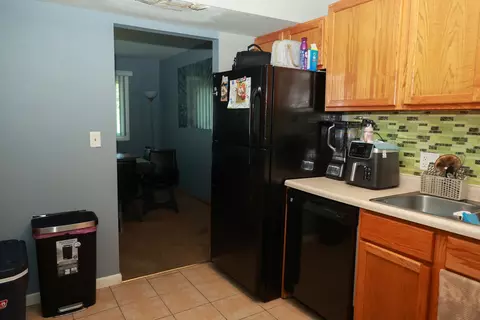 Kitchen - 1132 Sandpiper Ct, Bartlett, IL 60103 photo 3 of 5
