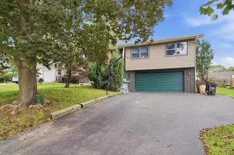 1807 Elmwood Dr, Lindenhurst, IL 60046