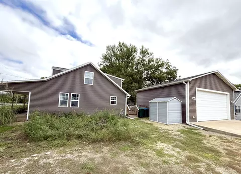 Exterior - 800 E 2nd St, Rock Falls, IL 61071 photo 2 of 14