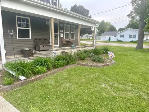 Exterior - 800 E 2nd St, Rock Falls, IL 61071 photo 9 of 14