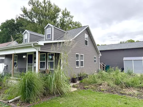 Exterior - 800 E 2nd St, Rock Falls, IL 61071 photo 4 of 14