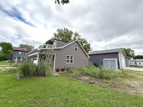 Exterior - 800 E 2nd St, Rock Falls, IL 61071 photo 3 of 14