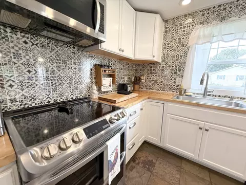 Kitchen - 800 E 2nd St, Rock Falls, IL 61071 photo 5 of 7