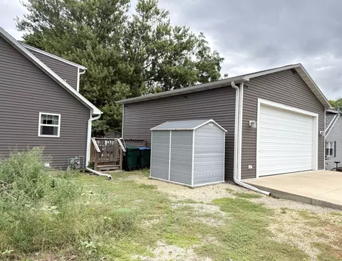 Exterior - 800 E 2nd St, Rock Falls, IL 61071 photo 5 of 14