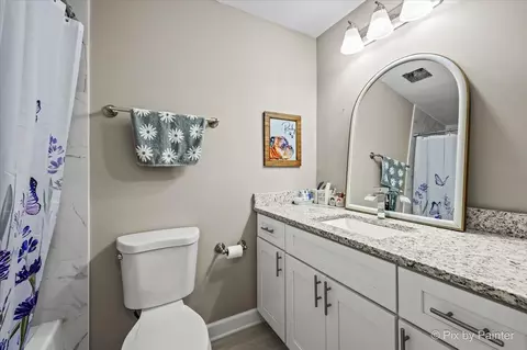 Bath - 495 Glendale Ln, Hoffman Estates, IL 60169 photo 1 of 2