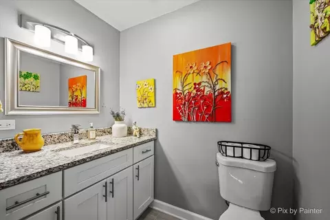 Bath - 495 Glendale Ln, Hoffman Estates, IL 60169 photo 2 of 2
