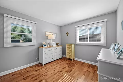 Bedroom - 495 Glendale Ln, Hoffman Estates, IL 60169 photo 2 of 2