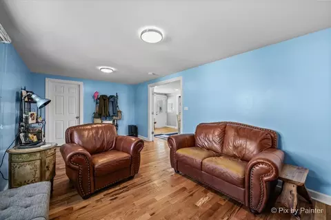 Entry Way - 495 Glendale Ln, Hoffman Estates, IL 60169 photo 2 of 2